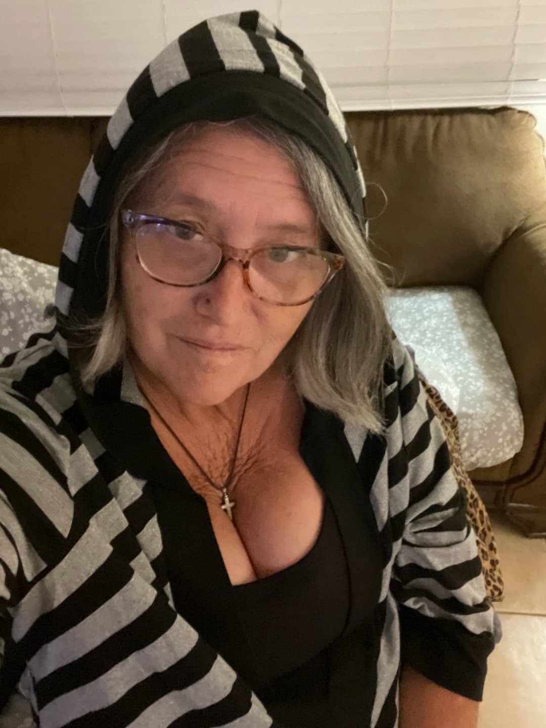 Nymphomaniac GILF Carrie