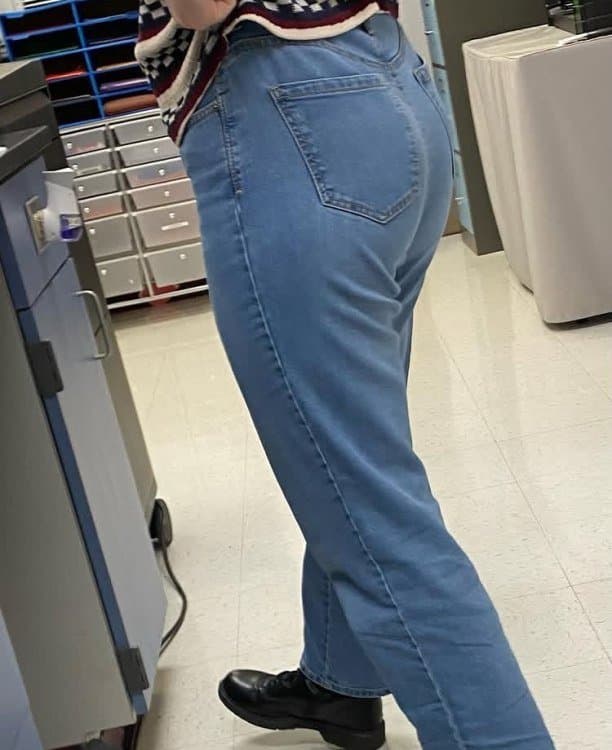 Sexy thicc ass teacher in jeans squatting & bending over
