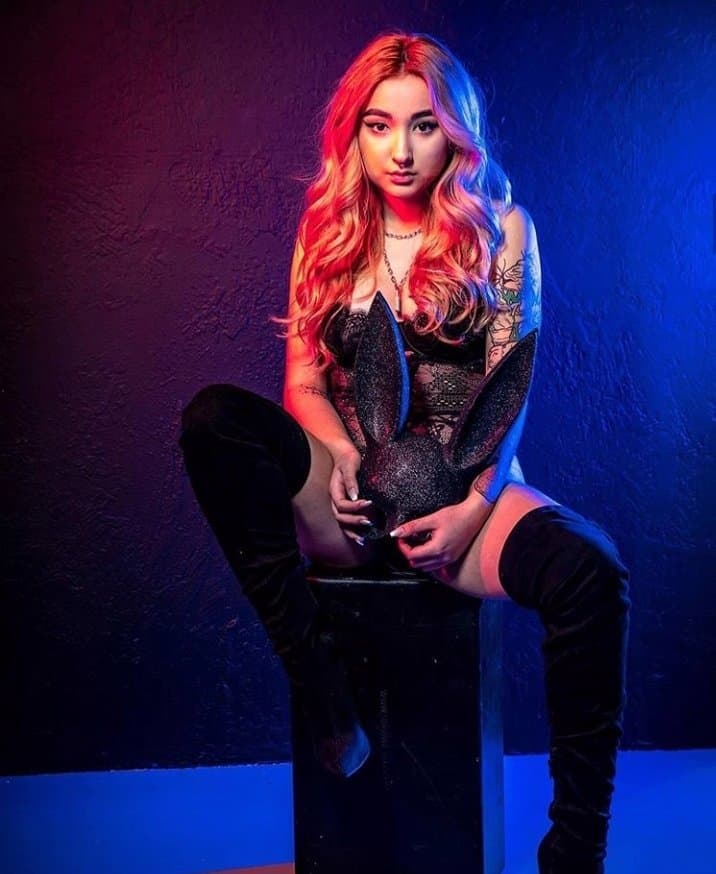 Burlesque dancer 2 early years