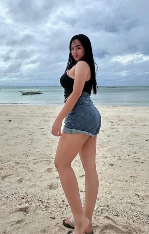 dick Sucking Lips goddess with nice big boobs