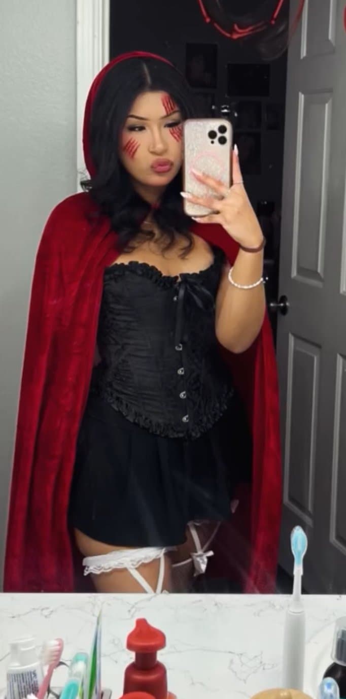 Sexy cute Latina Estrella (text me if you want her nudes)