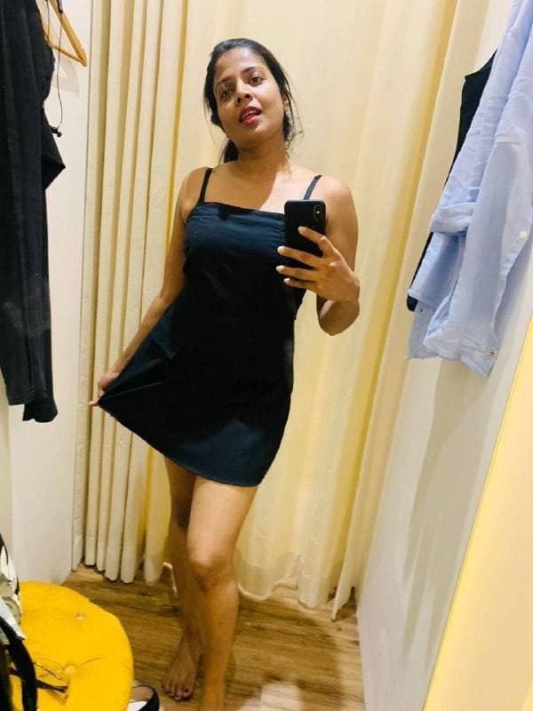 Desi Cute Indian/Sri lanka Busty Newly Married Rich Wife Homemade Doggy Fucking & Blowjobs