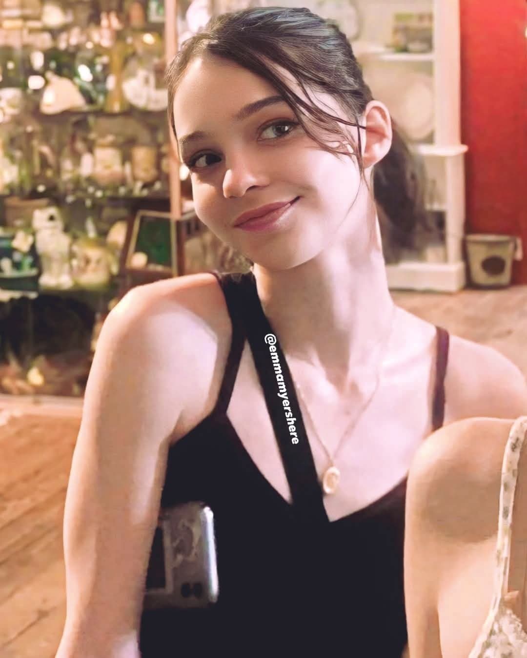 Emma hot selfies...Emma Myers cute a beauty , so sexy here !!!