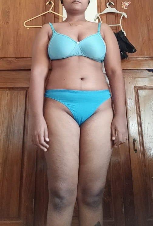 Mallu nude girl amitha showing her sexy big boobs and shaved pussy