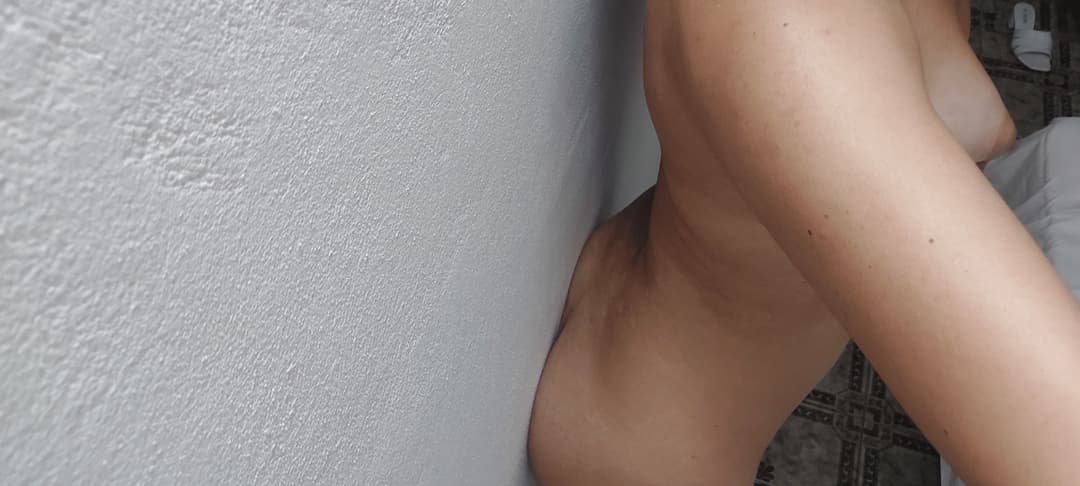 Click to view full size All nude and ready to dance over many men pants...?_Charming. I LOVE TRIBS ON MY *FACE*