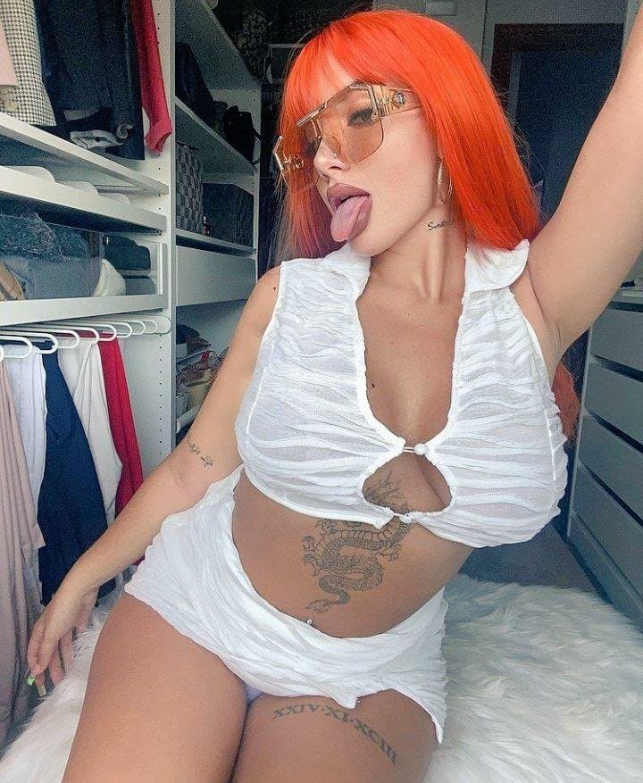 Después de ser una puta de only fans ahora quiere ser una mujer digna