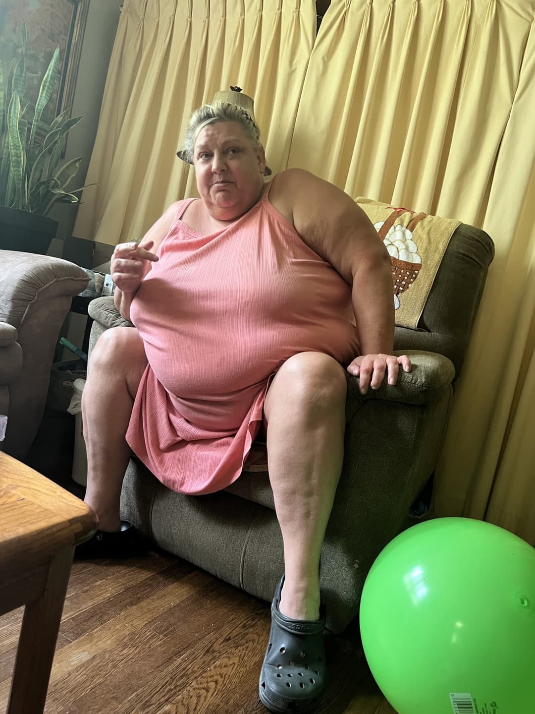 Real ssbbw mom candid too fat to stand and cook but fat enough to fuck