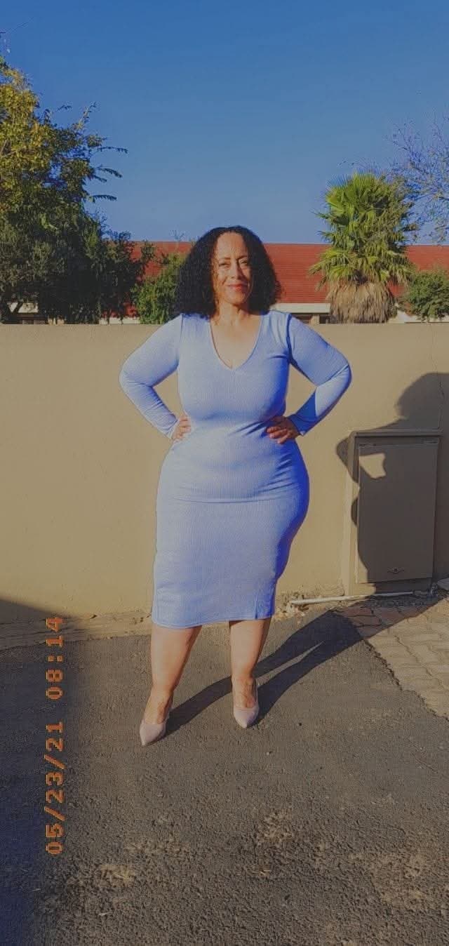 busty beautiful South African milf mommy