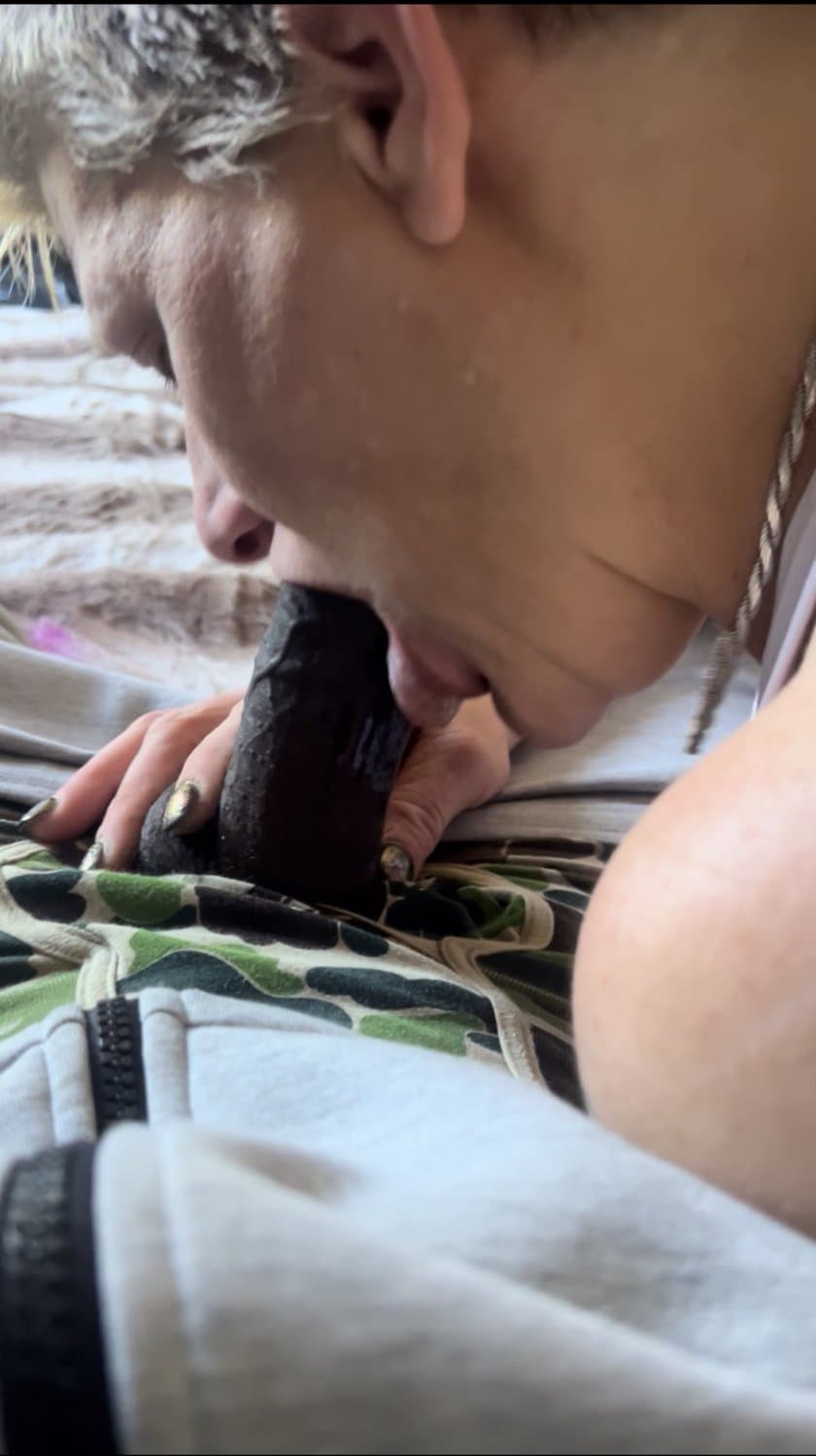 Rare Lesbian Gums BBC no hands all throat gumjob balls deep Tounge out deepthroatpie