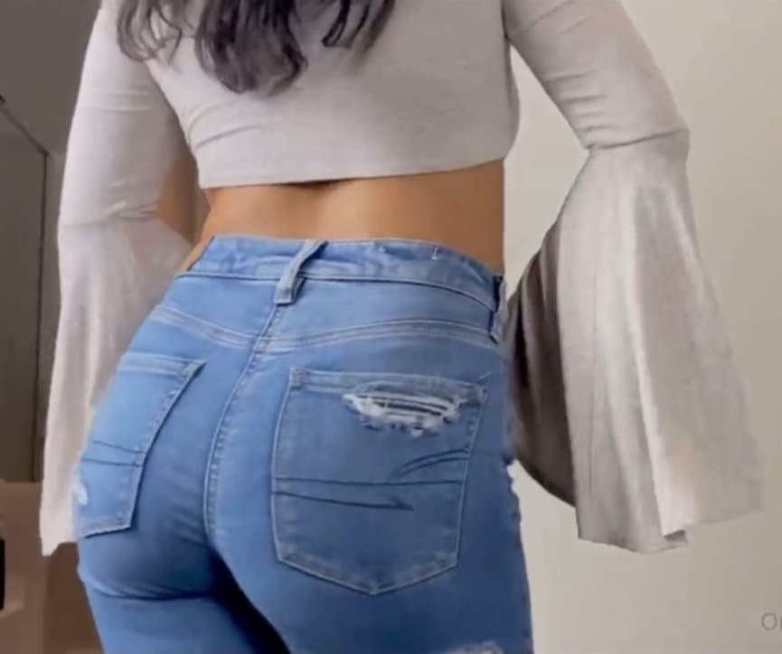 Full vid Latina teen cheating on cuck bf with ex giving him blowjob