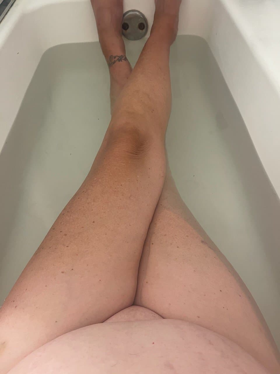 Nymphomaniac GILF Carrie