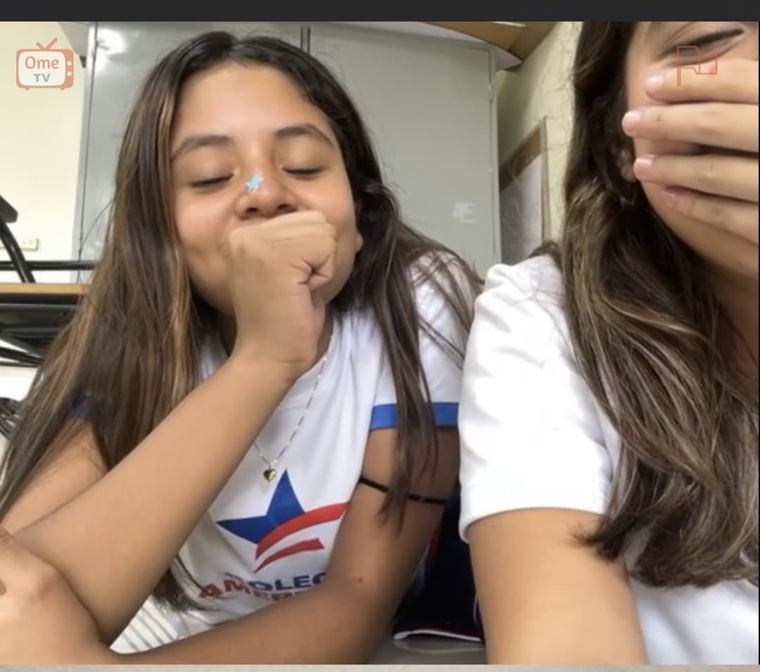 Colegialas mironas de OmeTV