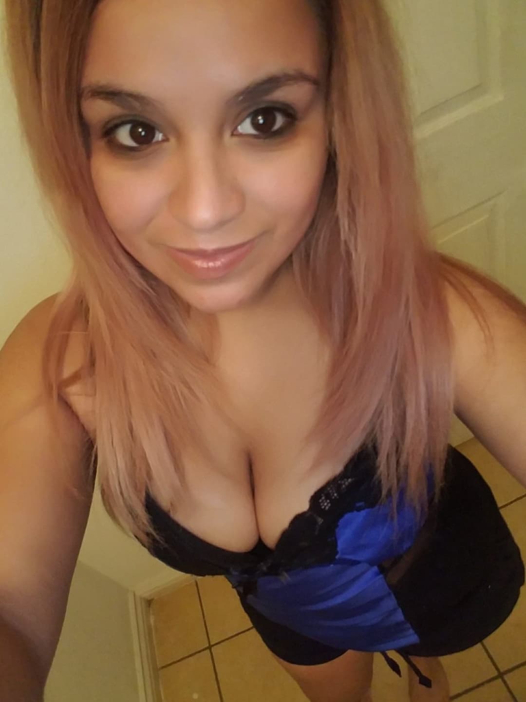 Sexy Milf Rocio From Fresno CA cheats on her Husband and sends sexy pics to Sancho