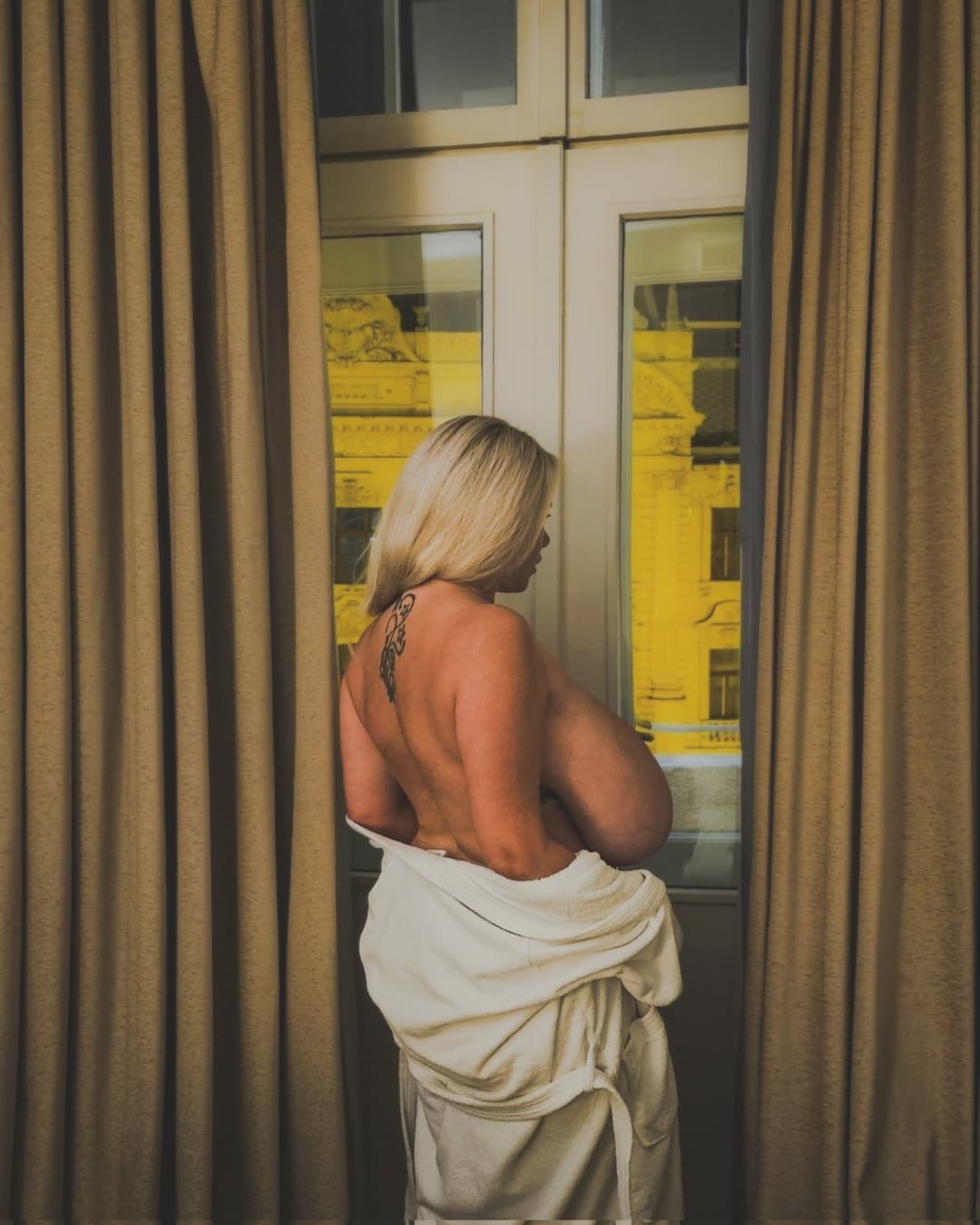 N1naPh03n1x-MassiveTits