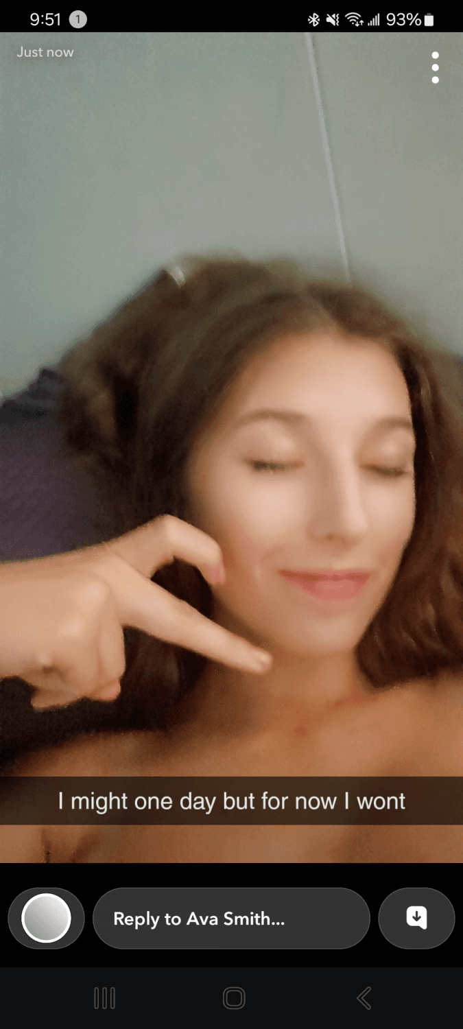 College brat shows off her slutty body Snapchat