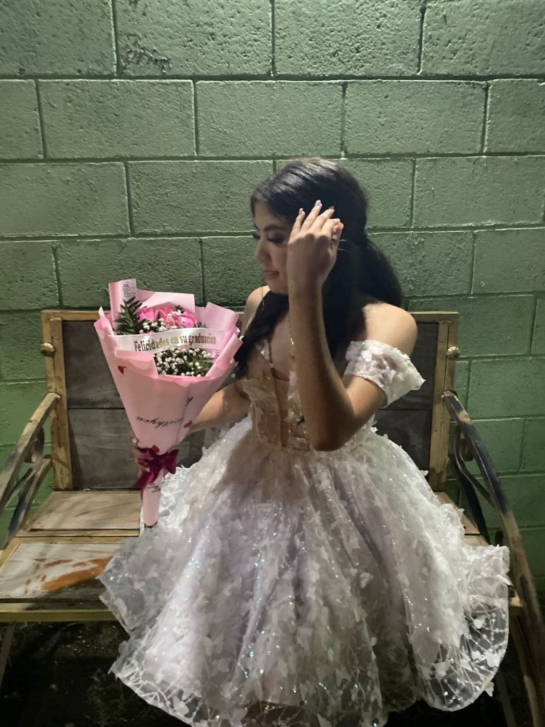 Click to view full size Priscila, la putita y reina de muchas pajas se graduó, como la felicitarias