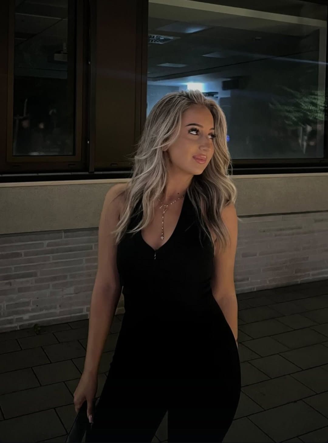 Hottest 18 yo IRL BFFs in town! Which one r u taking?