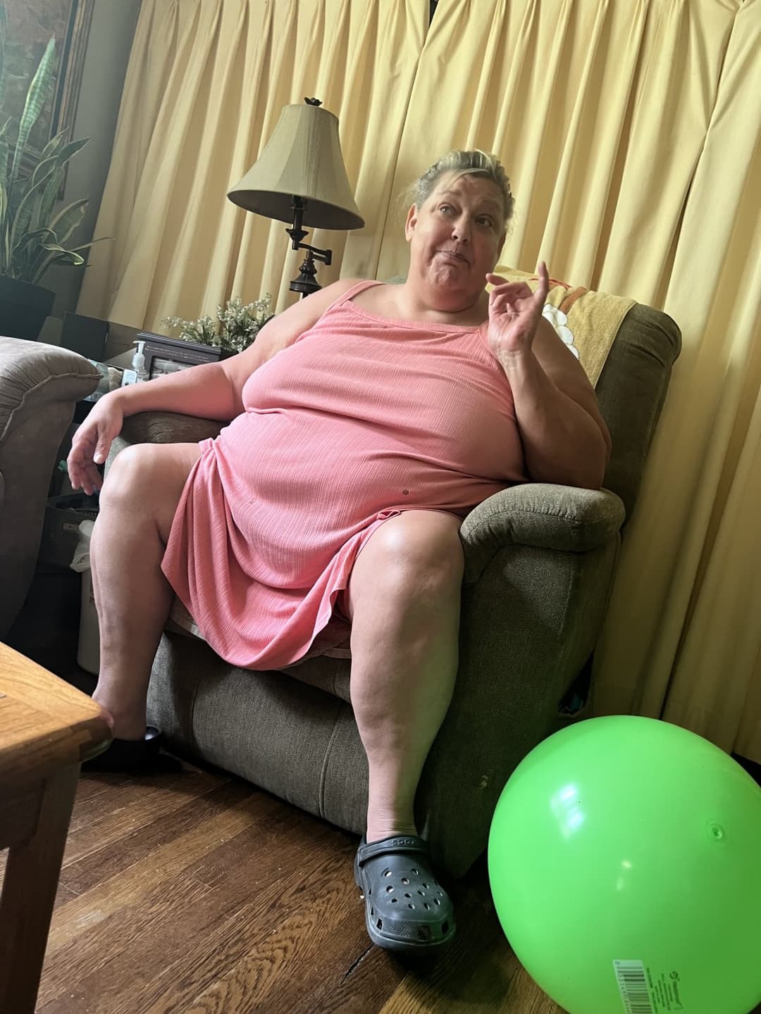 Real ssbbw mom candid too fat to stand and cook but fat enough to fuck