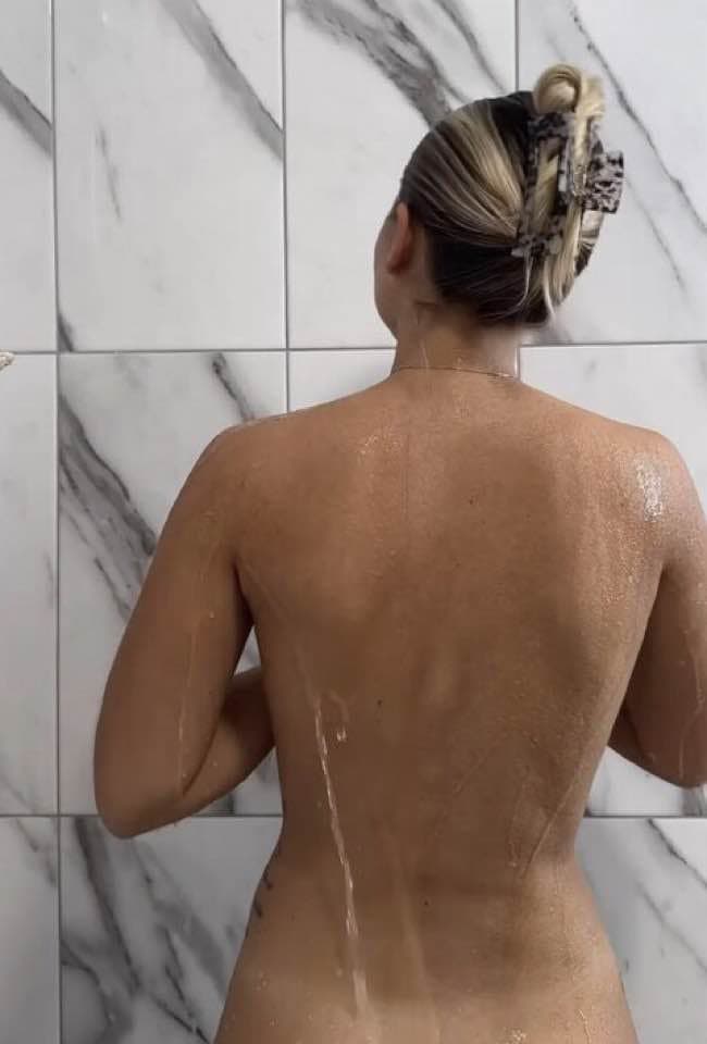 Natalie, Canada, 31. Blonde brunette with juicy ass in costume at beach. Kik in comments.