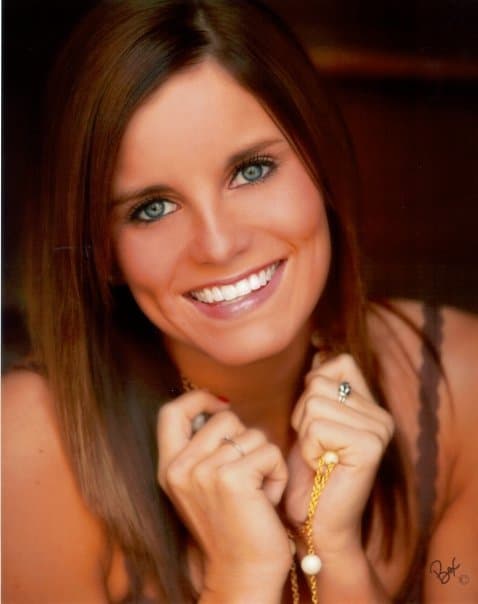 Friends Hunter and Courtney show off their tits and ass for their G G W shirts