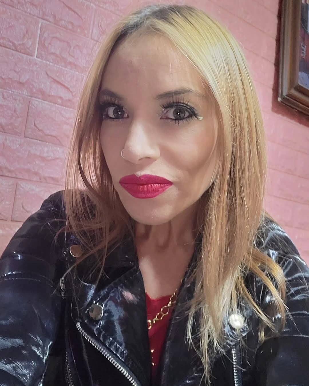 Haberme cogido a la mamá y unos años mas tarde a su hija fue excitante, las dos la chupan delicioso