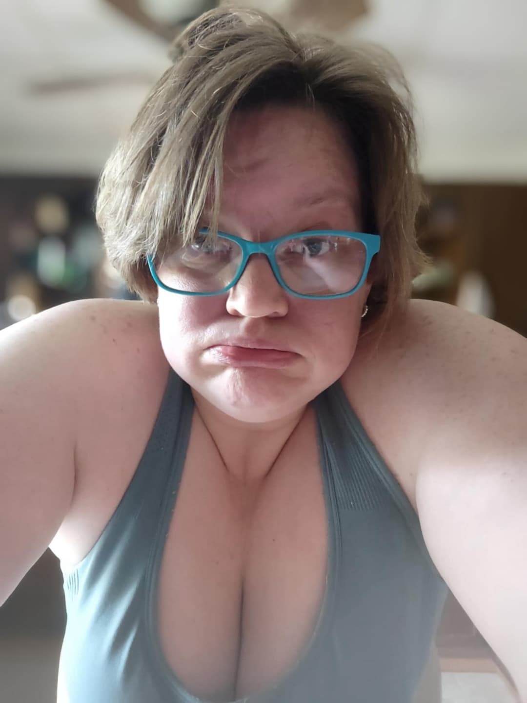 Click to view full size Christal pays rent with her pussy