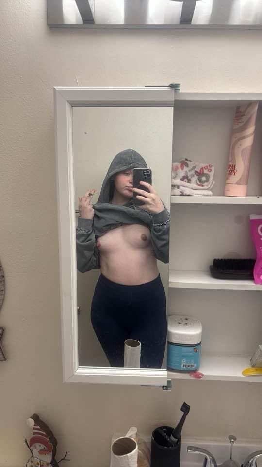 Click to view full size Jessica, 19 FL, wears a cross, so cum across her religiously