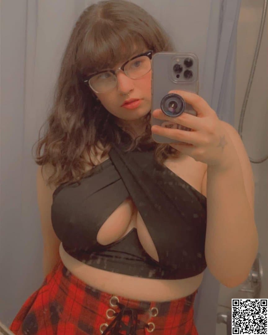 Kaylee - 23yo Big Tits (Non-nude)