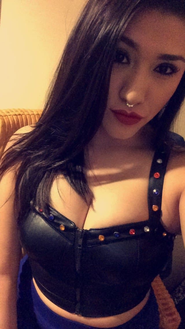 Thicc Hooters Latina