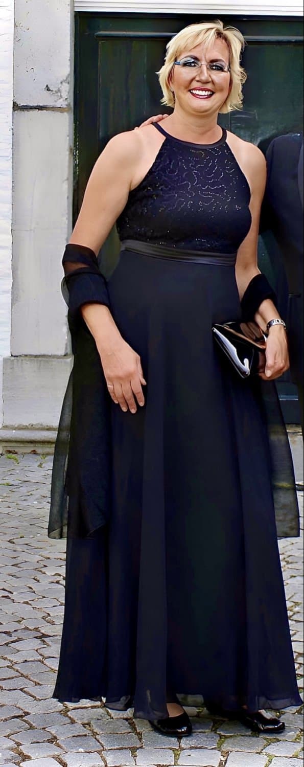 Dutch hotwife Anna spreading & dildoing pt2