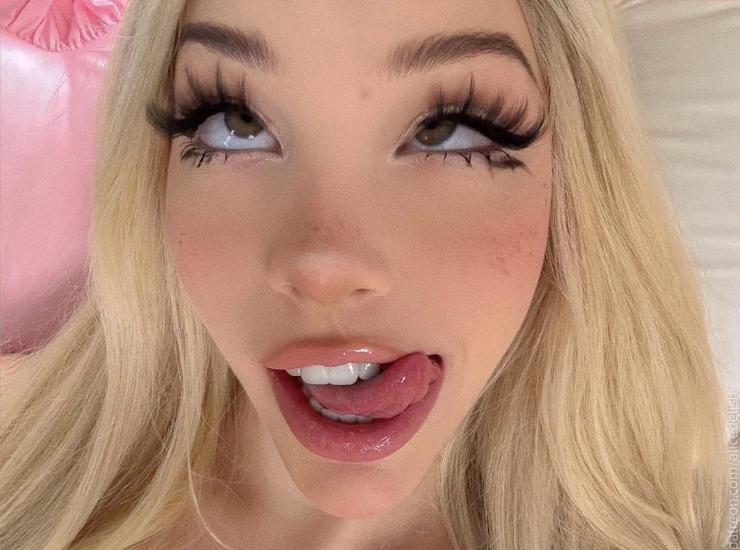 Anyone wanna jerk to Alice or to anyone? DM