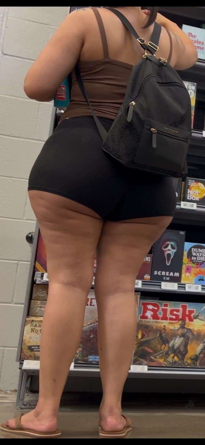 Thick Asian has a phatty