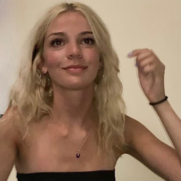 Leaked teen gets facial in her halloween costume (dm me to trade)