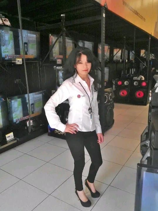 Vendedora mexicana sexi de Elektra