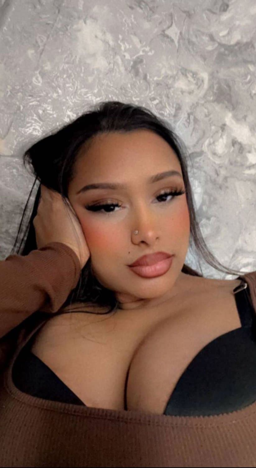 Latina teen gives sexy blowjob Latina/Asian//arab