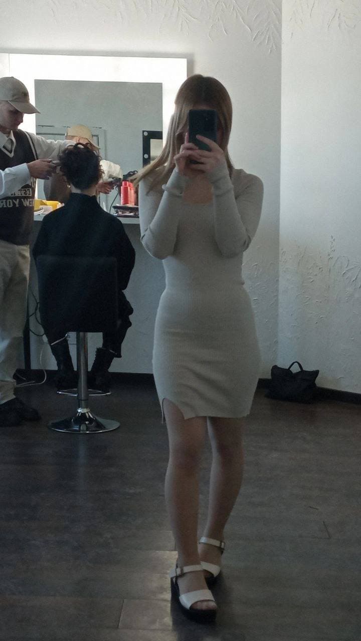 Cute teen show her new shoes. feet ff fetish foot high heel