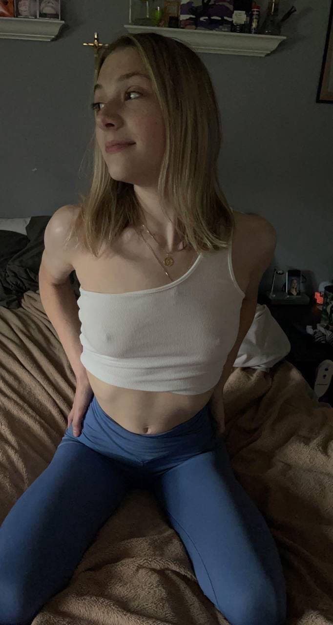 Sexy Hot Teen Whore Shows Hot Body Leak