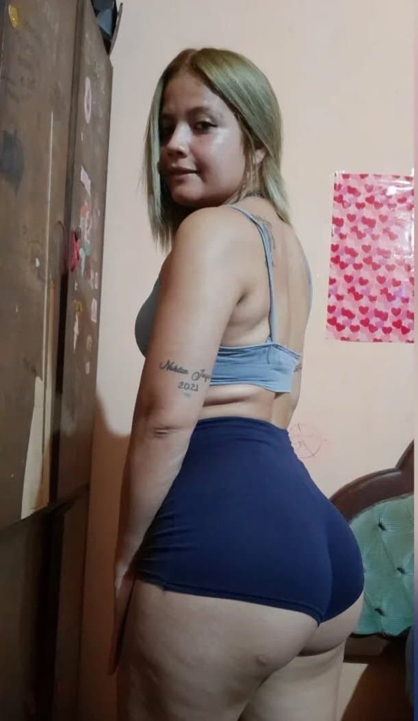 Click to view full size Rico culito para tenerla empinada en la cama y darle bien duro rebotando esas nalgotas