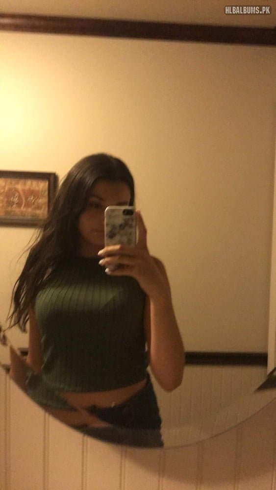 Adorable Slut Spreads Ass to Show all Her Holes