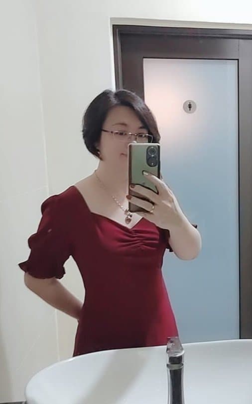 Malaysia lonely housewife no panties show off