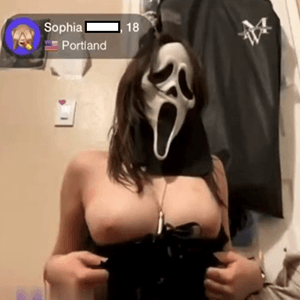 Click to view full size ?? Masked girl flashes me quick on Slutmegle.com