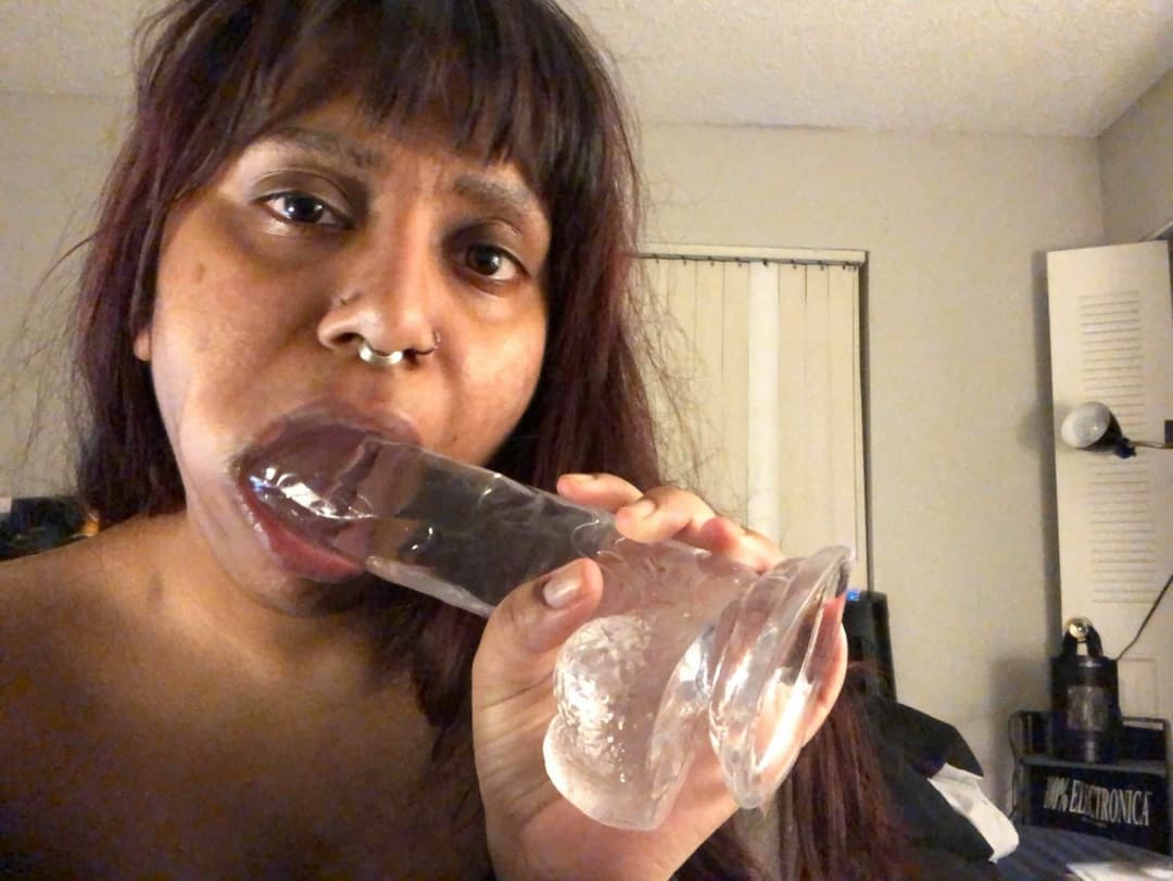 broun girl shoe her sexy curvy body sexy mall