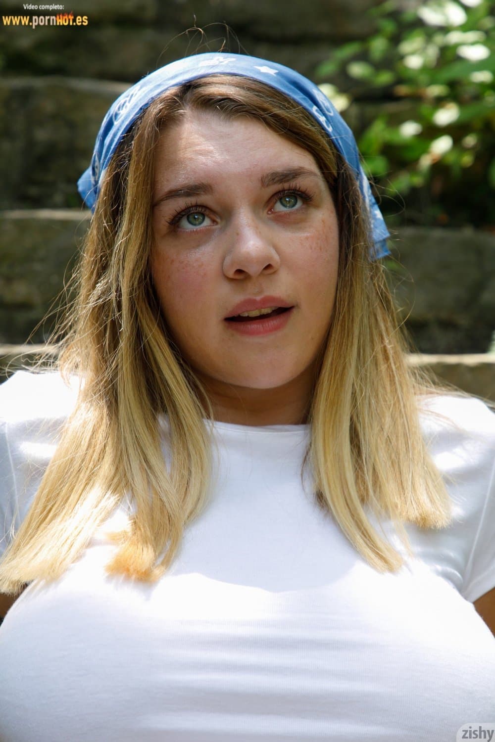 Hermosa gabbie en un tour por su casa de campo