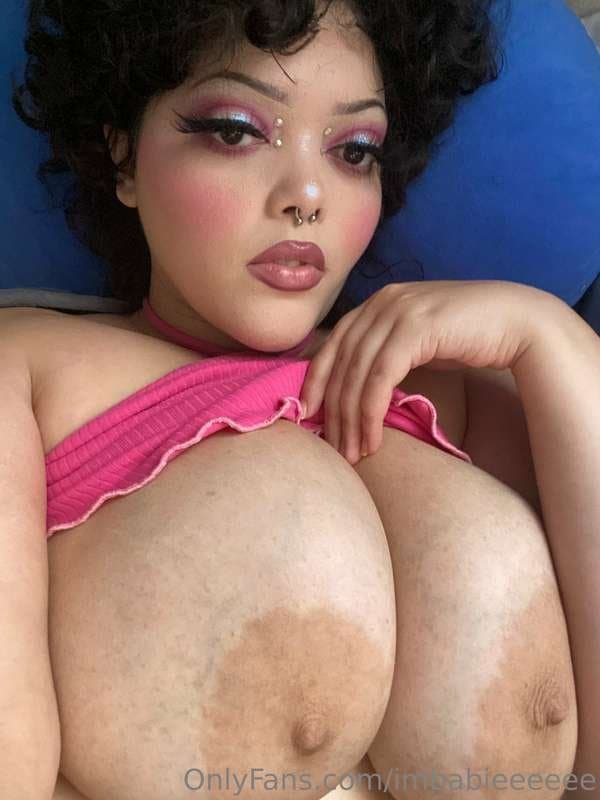 Mixed Race BBW Goth Babe ??