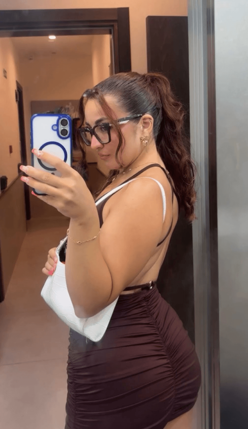 Vicky 23,my kink Is be cum tributed by strangers,love big loads and facial,love bbc, dm me please