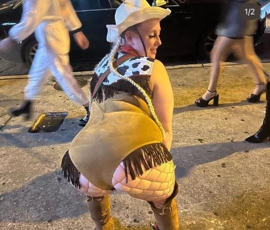 Freaky ass sexy bbw milf mom 100% real nudes from her phone