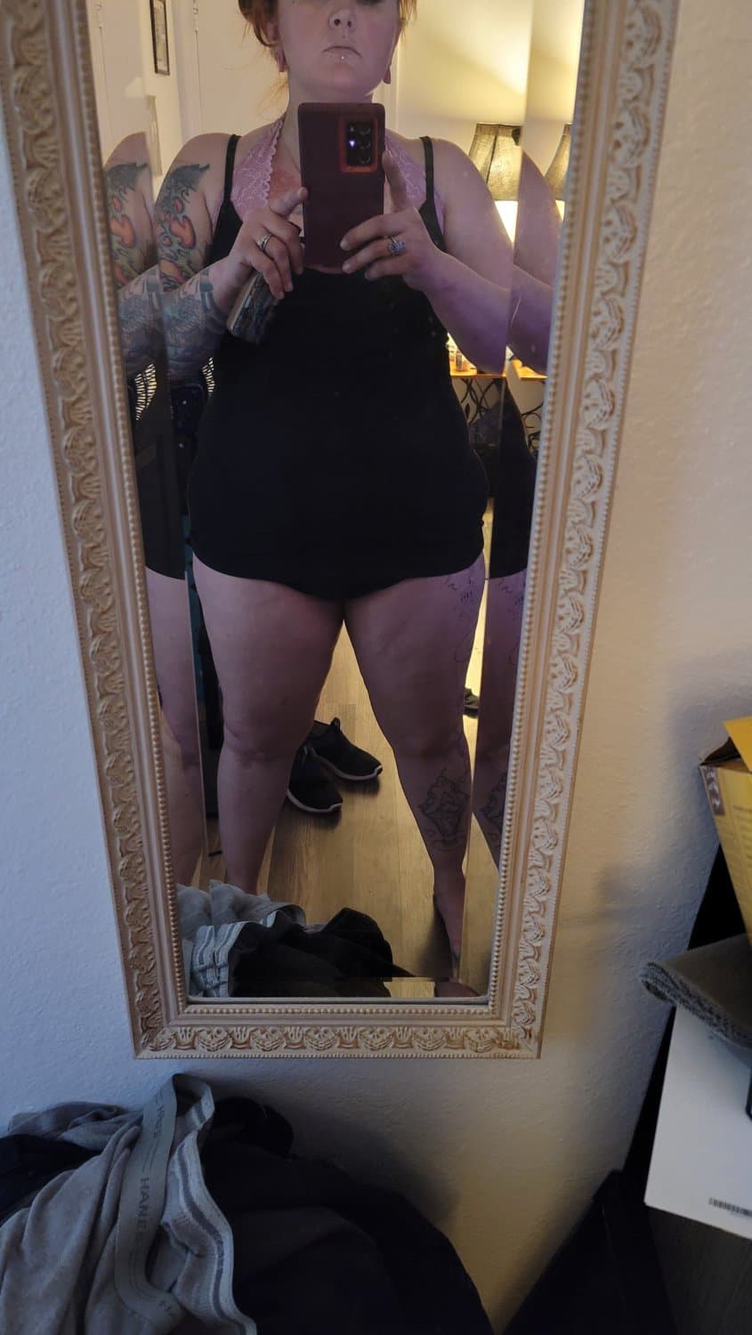 You know her check my profile. I want her cum home used. Plz suduce her.Pass to friends. Want cre p