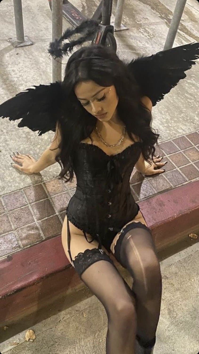 send me your irl Halloween sluts