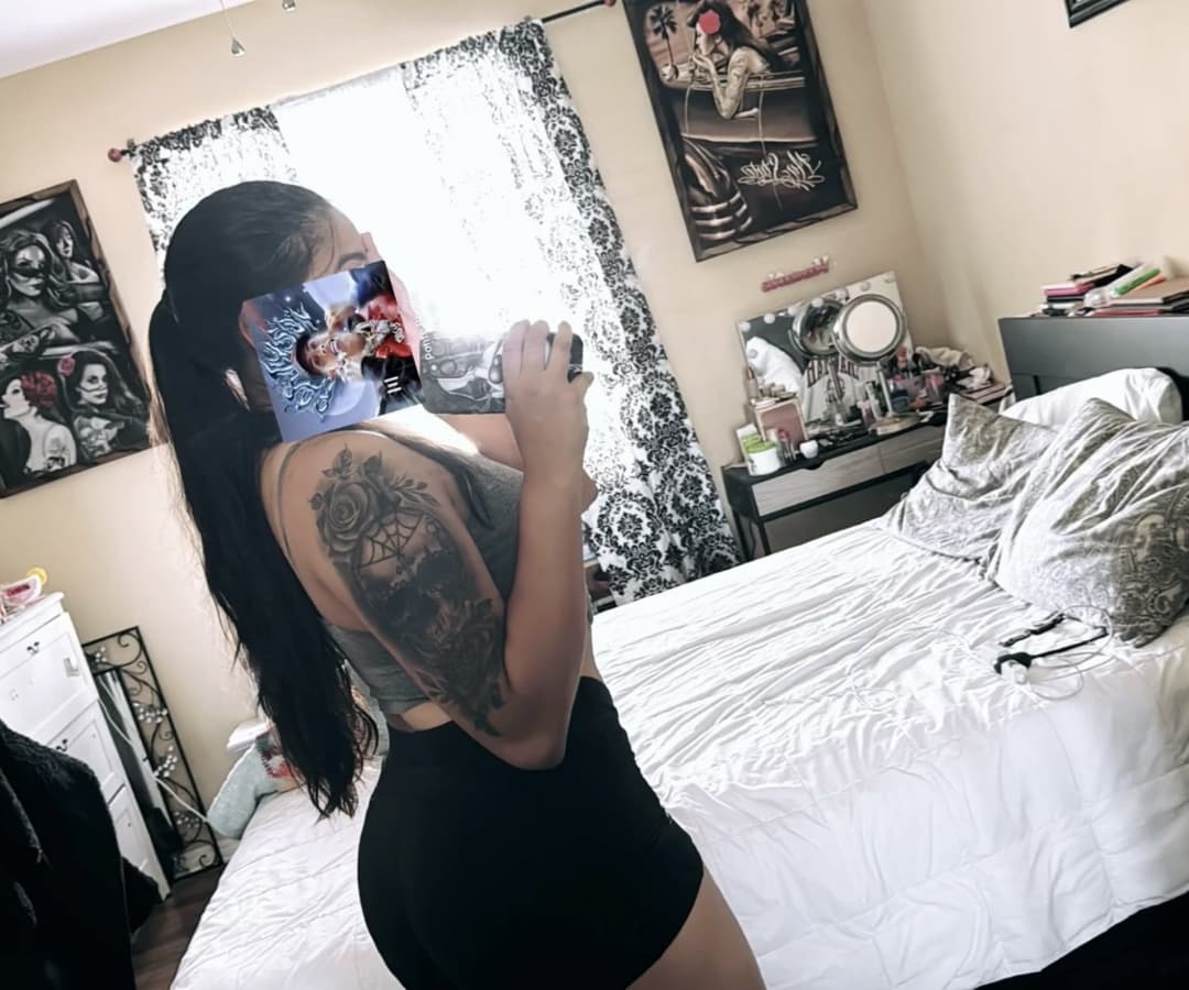 thick latina milf shows off her gains
