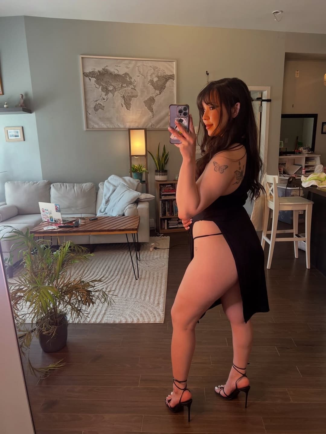 Naughty brunette lovely feet squirter